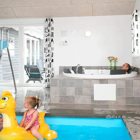 Luxury Pool Retreat - By Traum
